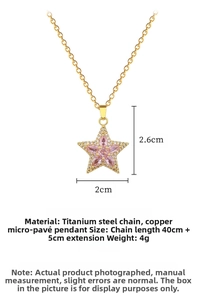 Gros plan du pendentif étoile rose avec cristaux et dimensions de 2,6x2 cm