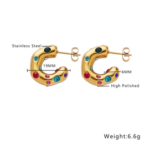 18k gold plated C-shape stainless steel earrings with crystals and pearl details