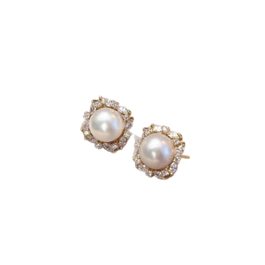 Elegante 14K vergoldete Perlenohrstecker mit glitzerndem Zirkonia-Heiligenschein-Detail