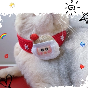 Knitted Christmas pet collar with Santa Claus ornament for small cats and dogs in red and white