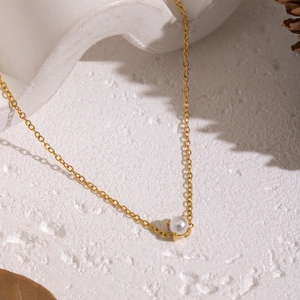 Collana minimalista in acciaio inossidabile placcata oro 18K con ciondolo di perla