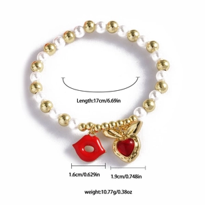 Bracelet en perles plaqué or 18 carats avec lèvres rouges et pendentif en cœur