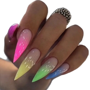 Lange stiletto plaknagels met kleurrijk pastel kleurverloop en glanzende afwerking