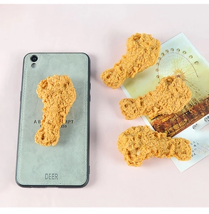 Dettaglio macro del modello in resina di coscia di pollo fritto con consistenza croccante