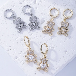 Sparkling teddy bear earrings with heart-shaped zircon inlay in gold and silver finish