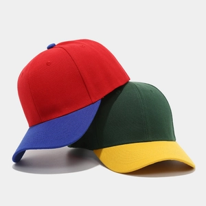 Classic two-tone baseball caps with six-panel structure and curved brim for outdoor sun protection