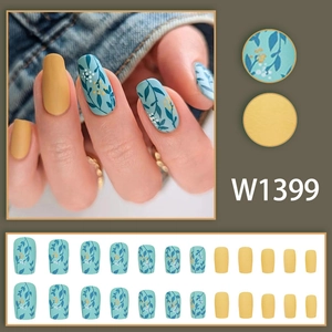 Matte mittellange Kunstnägel zum Aufkleben mit senfgelben und blauen Blattmustern