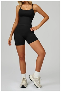 Détail d'un body de sport sans couture noir avec haute élasticité pour le yoga et fitness
