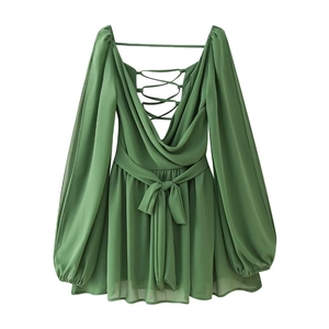 Robe courte verte sexy dos nu avec design lacé et décoration nœud à la taille
