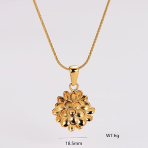 Detailed close-up of a 3D gold flower pendant with 18.5mm size and 6g weight specs