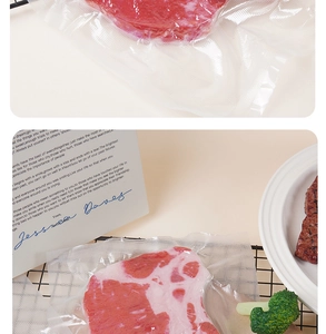 Dettaglio del modello di bistecca tomahawk sottovuoto con venature marmorizzate reali