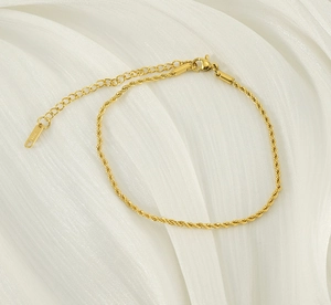 Detail of 18k gold plated stainless steel twist chain anklet with lobster clasp and tag
