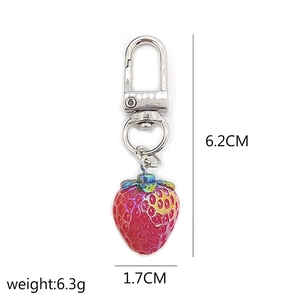 Detailed view of 3D strawberry keychain with dimensions 6.2cm length and weight 6.3g