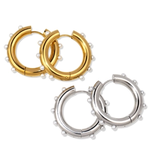 Chic 18K gold and silver stainless steel hoop earrings with delicate white pearls