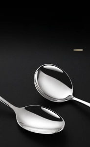 Detail of mirror-polished 304 stainless steel spoons with smooth rounded edges
