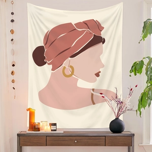 Nahaufnahme des Wandteppichs mit abstrakter Frauenkunst im Boho-Stil in warmem Terrakotta