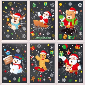 Nahaufnahme bunter Weihnachtsfensteraufkleber mit Motiven von Weihnachtsmann und Rentier