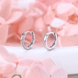 Créoles minimalistes en argent sterling 925 avec zircons scintillants et design élégant