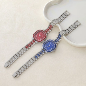 Set di orologi al quarzo quadrati in argento con strass e quadrante con numeri romani