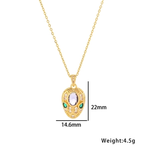 Pendentif tête de serpent dorée avec améthystes violettes et cristaux zircon