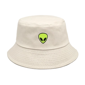 Bob en coton blanc crème avec broderie tête d'alien pour un style urbain et minimaliste