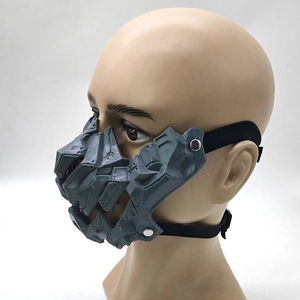 Vue latérale du masque tactique cyberpunk gris avec sangles sur tête mannequin