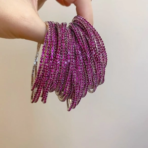 Elegantes rosenrotes Kristallarmband mit funkelnden Strasssteinen für Damen
