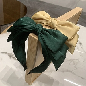 Classic triple-layer bow headband in green and gold satin for a vintage French look