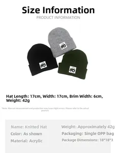 Three-color knitted beanie set with tractor patch for toddlers in acrylic material