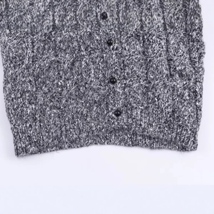 Gilet en maille à manches bouffantes avec boutons noirs en tissu chiné gris texturé