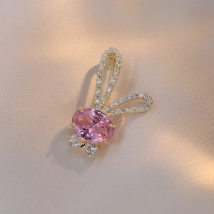 Cute Rabbit Head Brooch For Women Gold Plated Copper Pink Zircon Inlaid Animal Shape Clothes Pins Daily Jewelry Gift