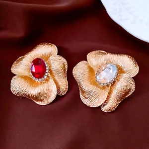 Vintage Floral Brooch Alloy Rhinestone Pin Large Crystal Flower Palace Style Elegant Accessory For Women Suits Dresses