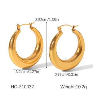 Detail view of 18K gold plated hollow hoop earrings with size and weight parameters