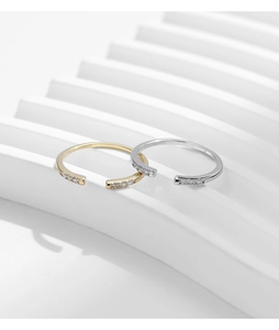 Detail of adjustable 925 silver rings in gold and silver finish with sparkling stones