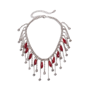 Collier à franges argenté avec gouttes en cristal rouge et strass géométriques chic