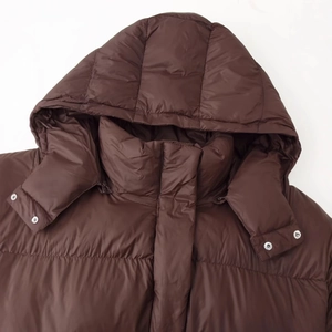 Doudoune matelassée marron foncé pour femme avec capuche et boutons-pression
