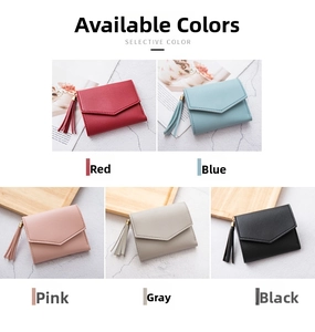 Collezione di piccoli portafogli a busta con nappa in rosso, blu, rosa, grigio e nero