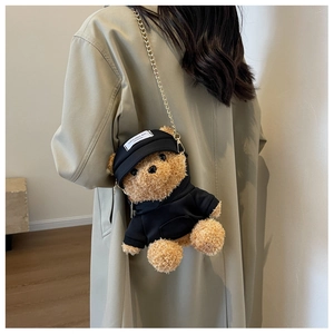 Braune Teddybär-Plüschtasche mit schwarzem Hoodie und goldener Gliederkette