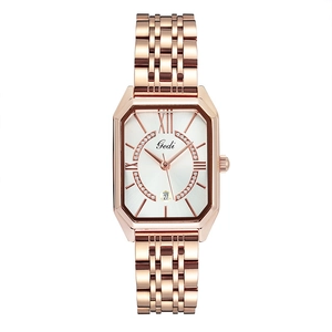 Elegante roségoldene Quarzuhr für Damen mit Kristalllünette und Datumsanzeige im Detail