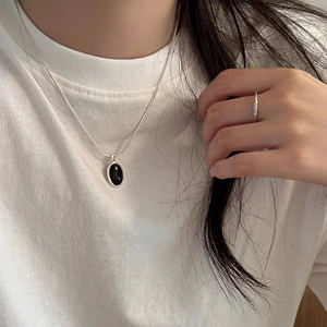 Minimalist S925 sterling silver snake chain necklace with black onyx oval pendant for women