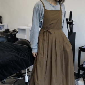 Tablier plissé long marron imperméable pour femme avec attaches à la taille pour salon