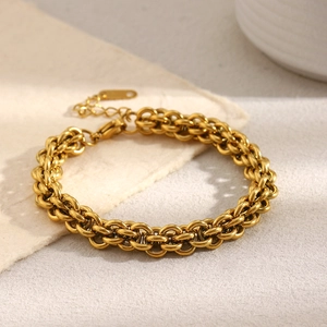 Detailed macro view of 18K gold plated stainless steel lantern link chain with lobster clasp
