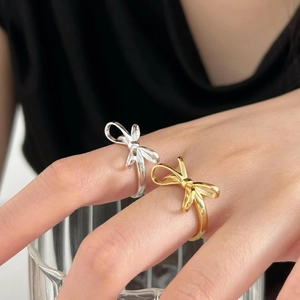Minimalist 925 sterling silver bow open ring in gold and silver colors on model hand