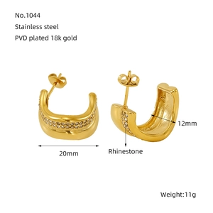 Detailed view of gold C-shape steel earring with crystals and dimensions 20mm x 12mm