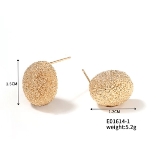 Detailed close-up of gold textured stud earrings with size and weight specifications
