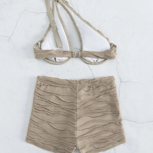 Maillot de bain deux pièces beige texturé avec culotte short taille haute pour femme