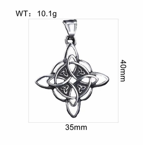 Detailed view of retro Celtic knot Viking pendant with dimensions 40mm x 35mm and 10.1g weight