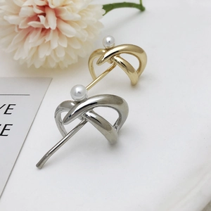 Minimalist twisted metal pearl ponytail clip in gold and silver finish for hair