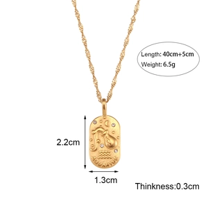 Collier médaille ovale signe Verseau en finition dorée orné de zircons brillants