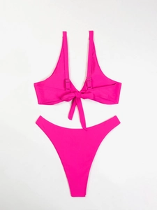Bikini rosa brillante con spalline regolabili e dettaglio fiocco intrecciato dietro